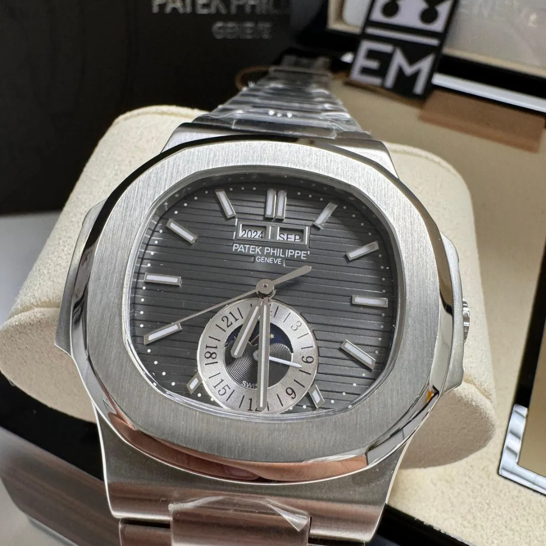 Patek Philippe Nautilus Gray – Automatic