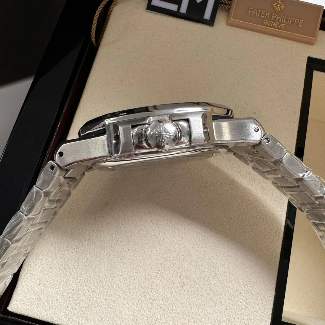Patek Philippe Nautilus Black
