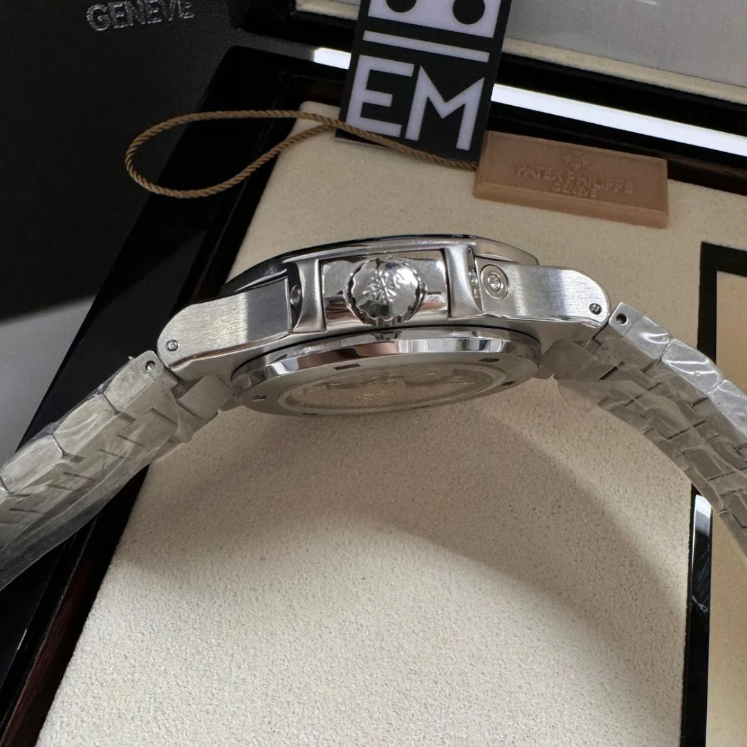 Patek Philippe Nautilus Blue Moonphase Automatic