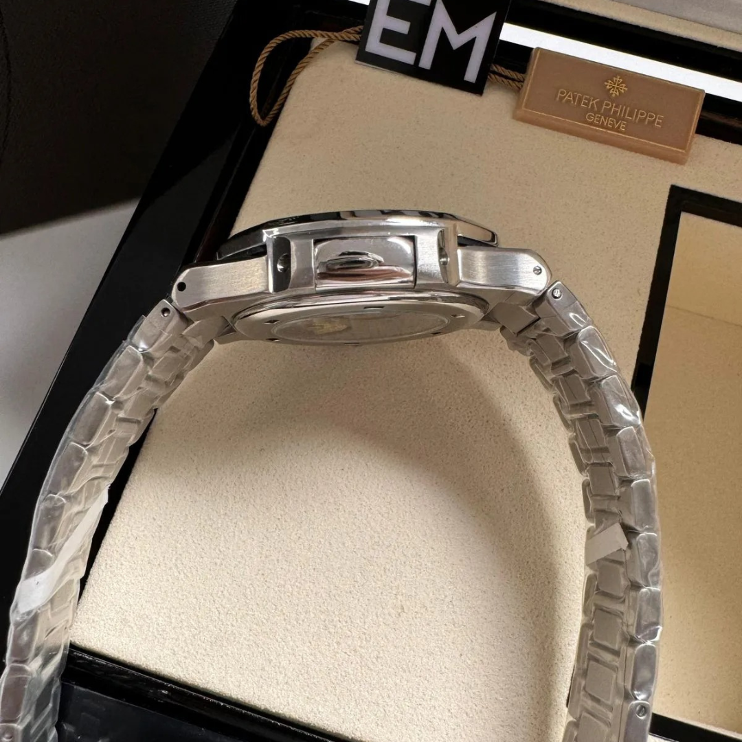 Patek Philippe Nautilus Black